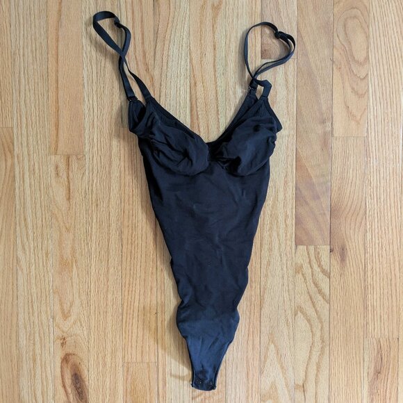 Skims Seamless Sculpt Low Back Thong Bodysuit - Picture 3 of 6